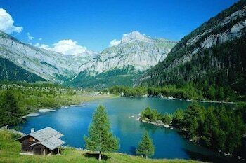 Гостиница Looked After Holiday House With a Superb View Concerning the Rhonedal