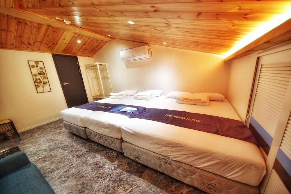 Фото The Road Hotel