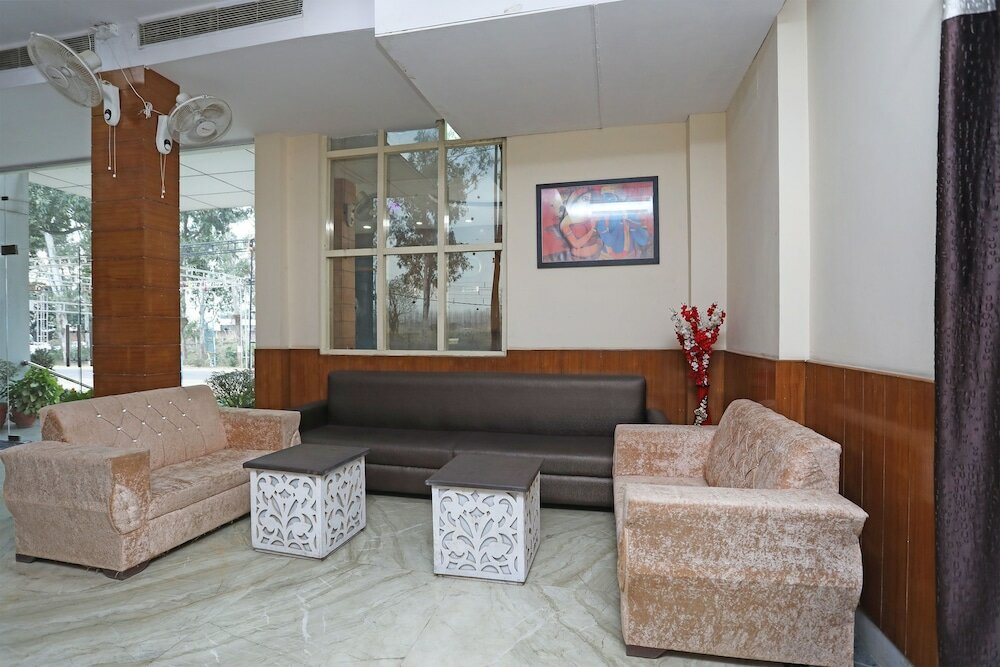 Фото Oyo 30933 Moriya Palace