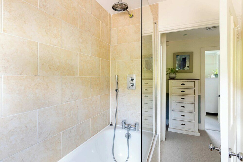 Фото Charming Georgian Country-style Cottage