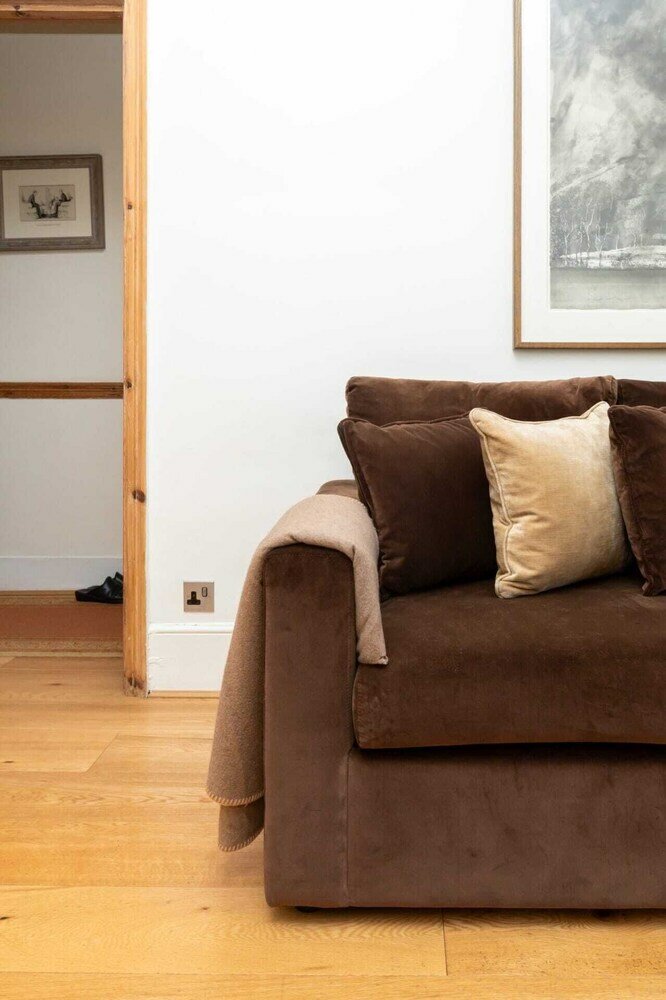 Фото Modern & Beautifully-lit 1 Bedroom Flat, Sheperd's Bush!