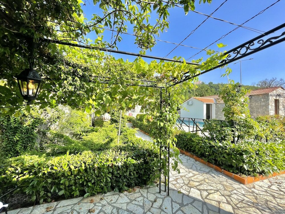 Фото Hotel Opera Jaz