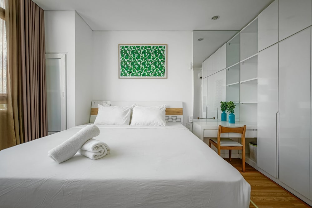 Фото City by night Ben Thanh Apartments