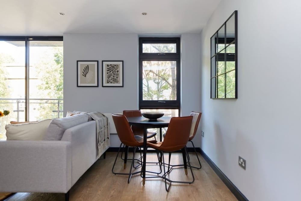 Фото The Whitechapel Place - Stunning 2bdr Flat With Balcony