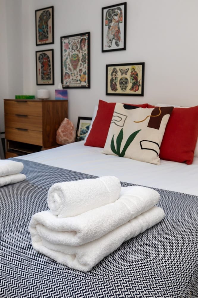 Фото Peaceful & Vibrant 1bd Flat W/balcony- Bow Common!