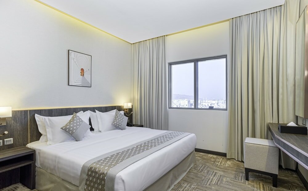 Фото The Seasons Hotel