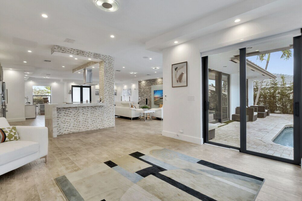 Фото Lynora's Luxe Estate Modern Design