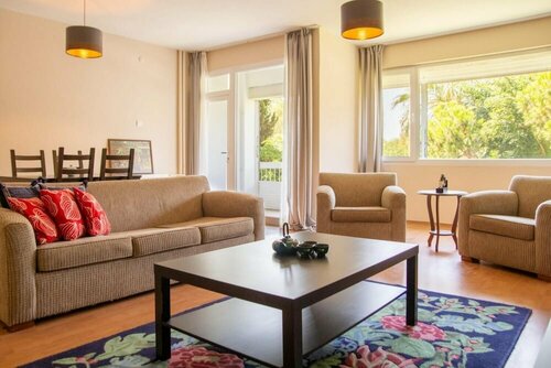 Апартаменты Flat Near Sea and Public Transportation in Izmir в Каршияке