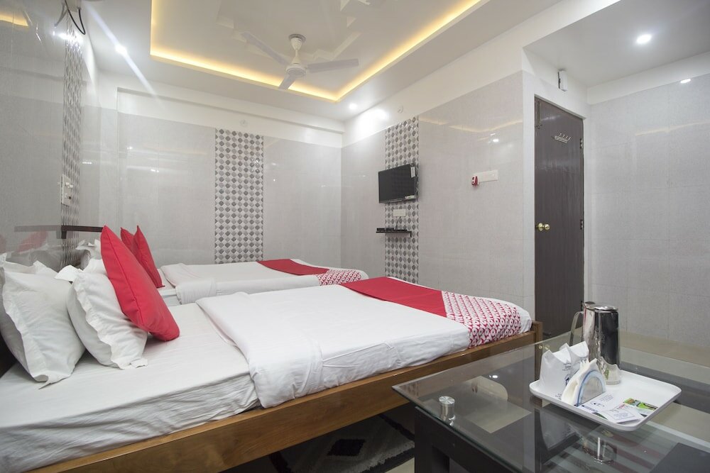 Фото Oyo 27907 Greater Kailash The Palace