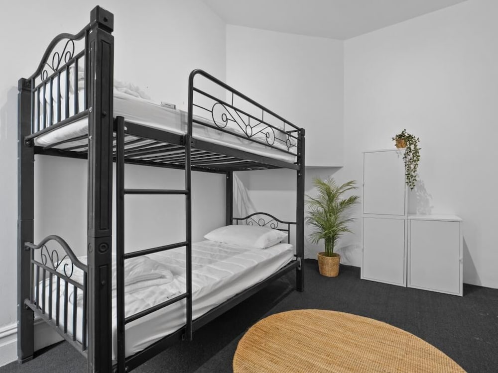 Фото Venus Potts Point - Hostel - Women only