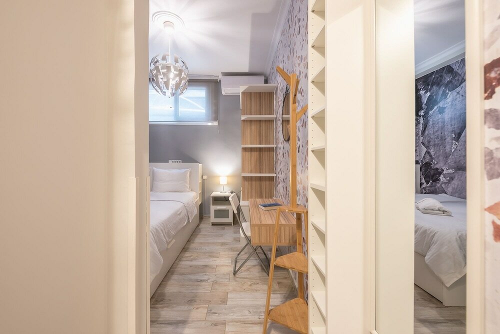 Фото Welcoming Koukaki Home by Cloudkeys