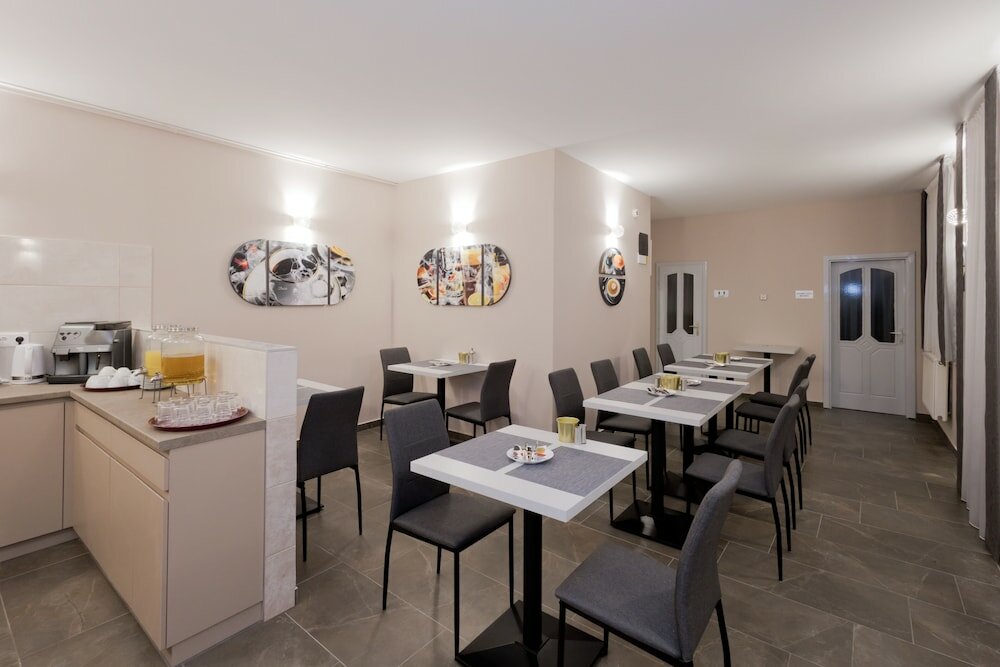 Фото Bubble Hotel and Event Center