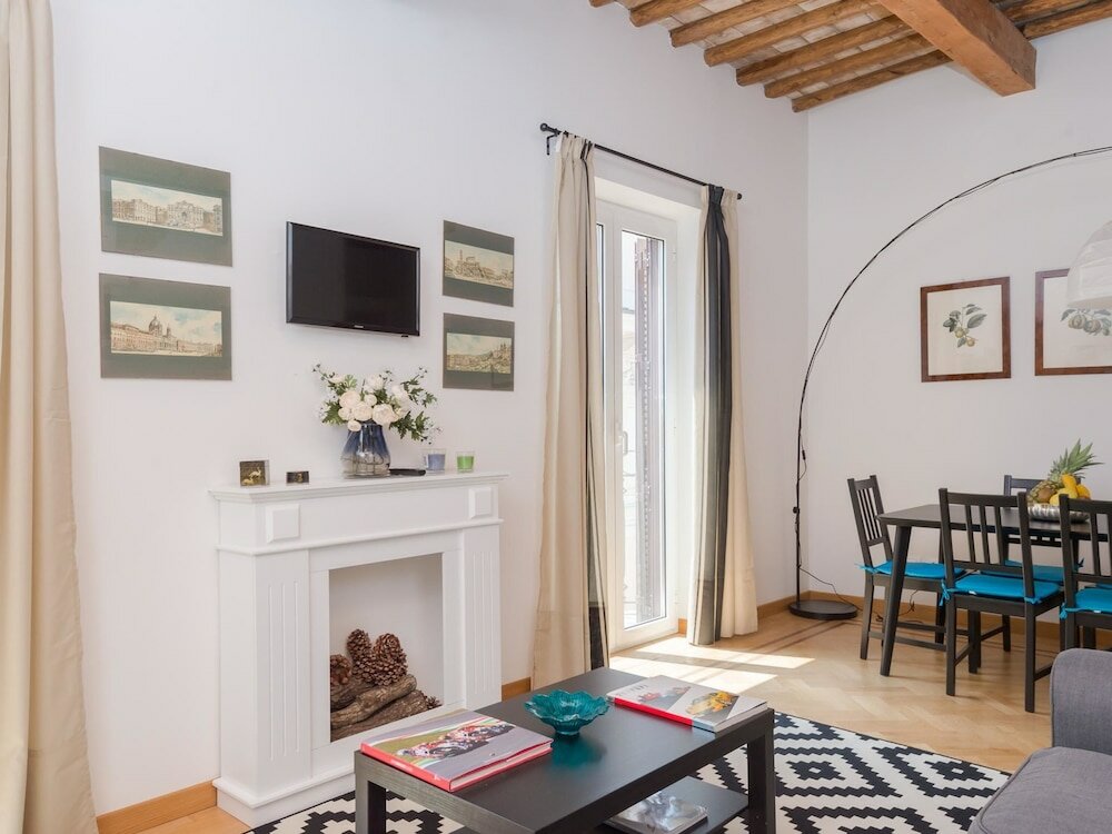 Фото Rsh Trevi Fountain Luxury Apartment