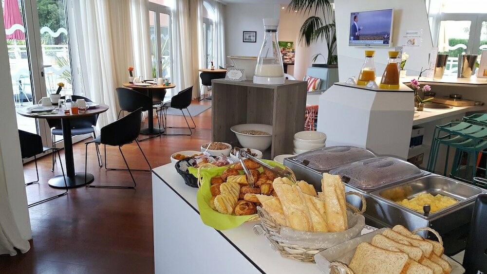 Фото Adonis Mougins