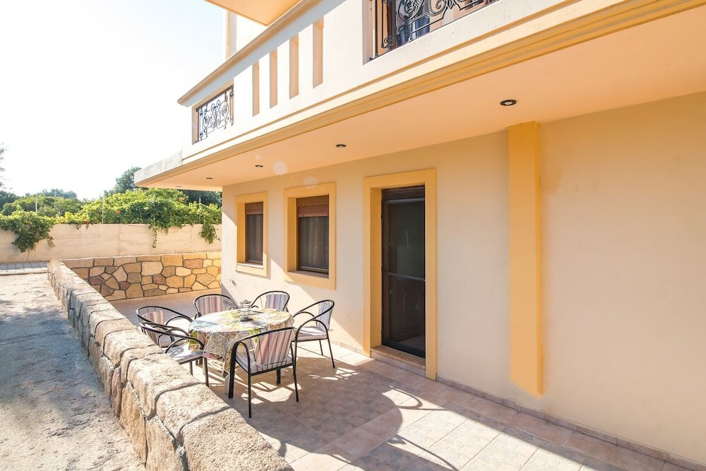 Фото Cozy Family Home Near the Beach