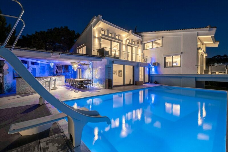 Гостиница Icarus Luxury Beachfront Villa