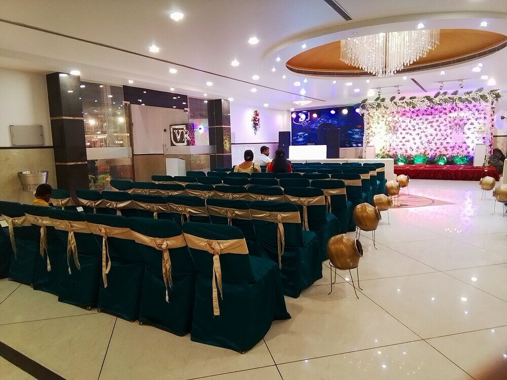 Фото Hotel Vibharaj Palace