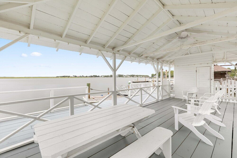 Фото 1401 Chatham Ave