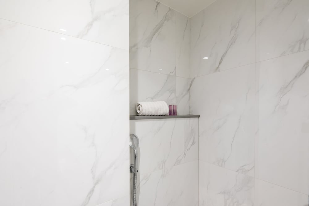 Фото Iverna Gardens by Lime Street