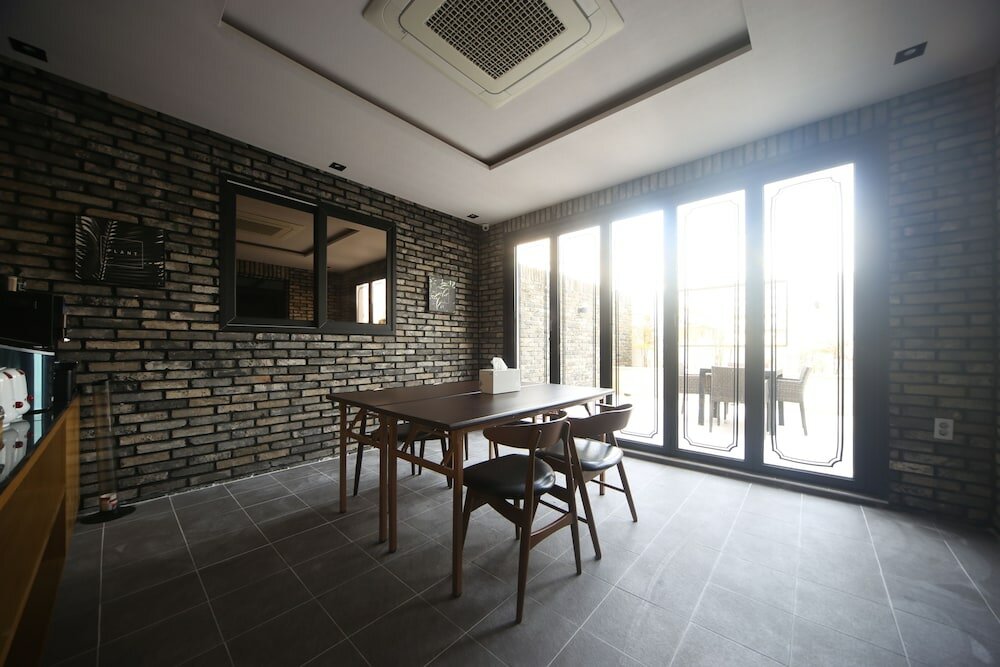 Фото Brown Dot Hotel Beomil