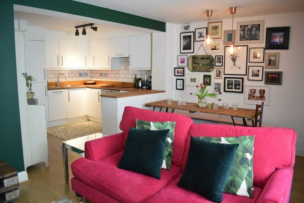 Фото Stylish Cozy Apartment near Trendy Shepherd's Bush