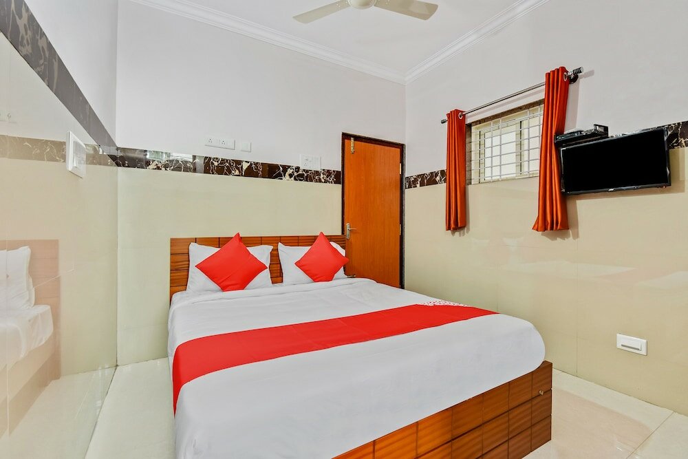 Фото Oyo 43308 Sri Sai Guru Comforts