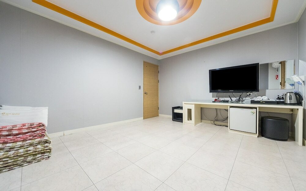 Фото Yeosu Hotel Sixty