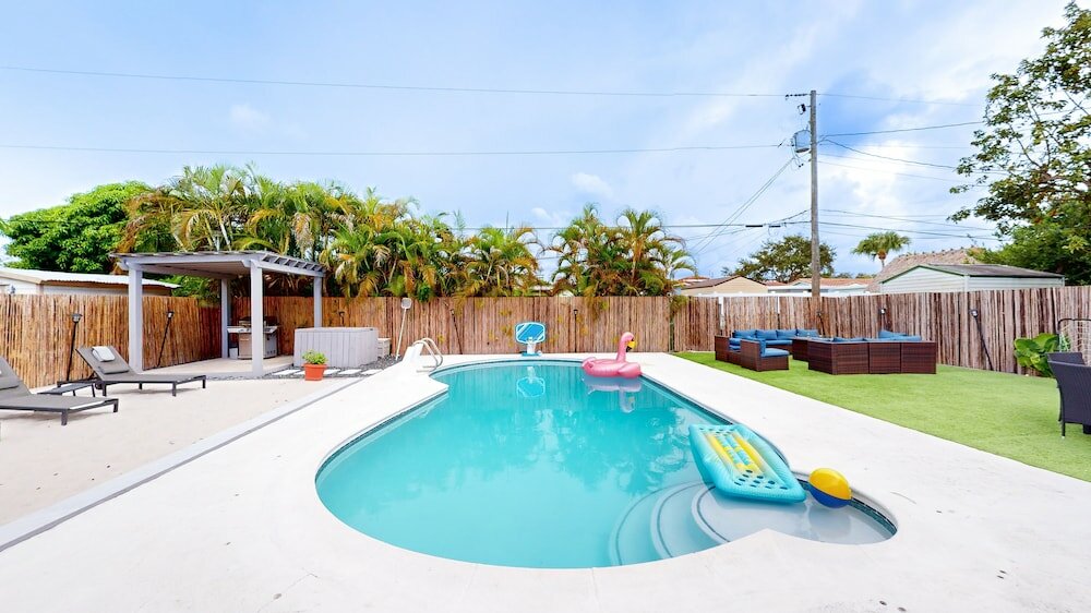 Фото Villa Camila 5br Luxury Home with Pool