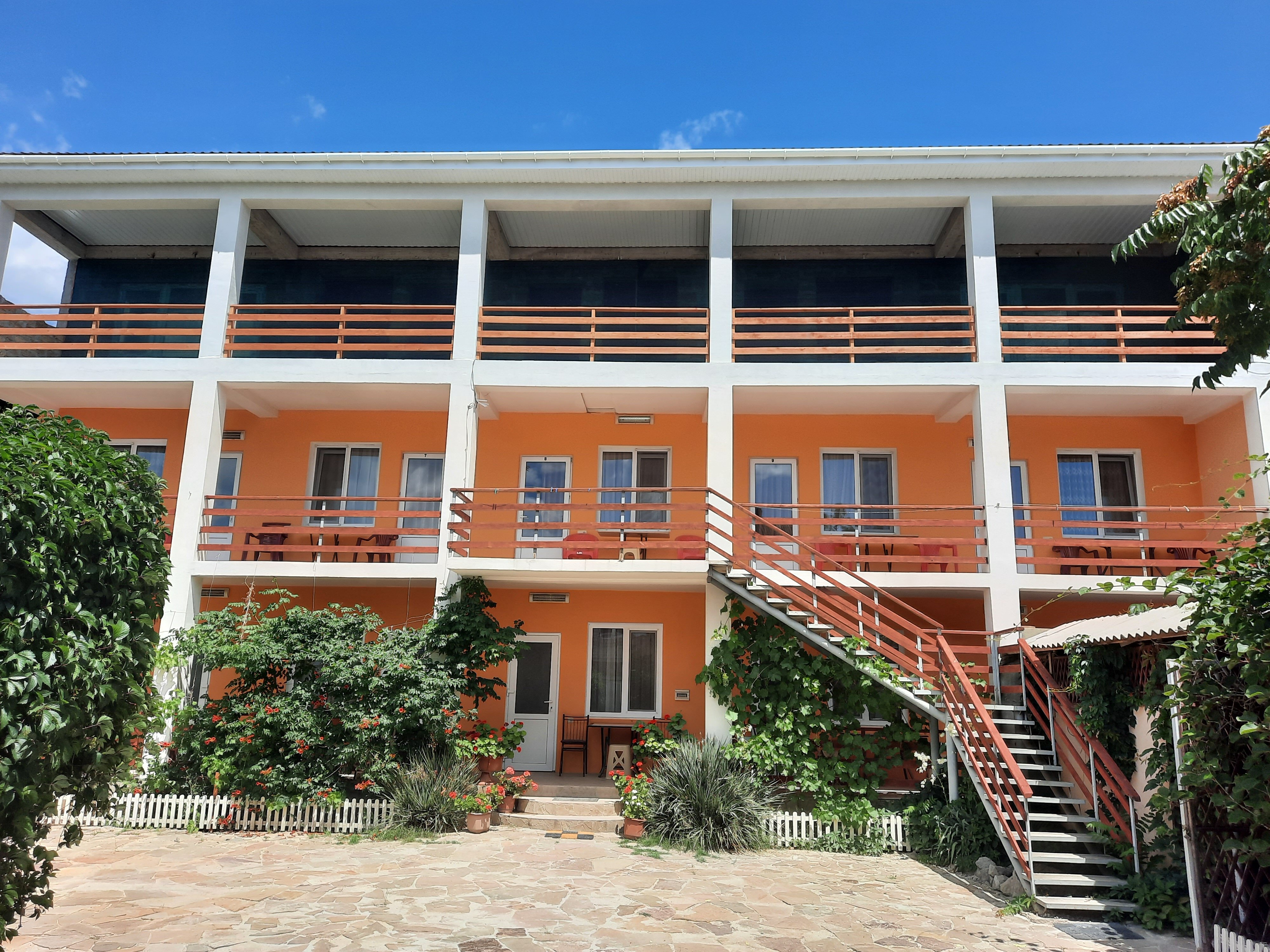 Фото У Эмира