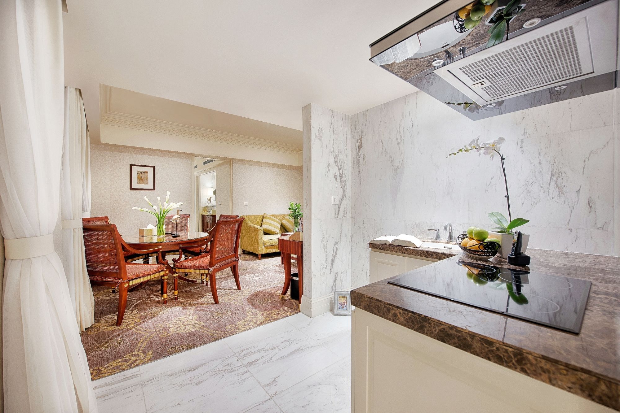 Фото Apricot Hotel