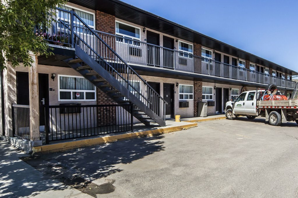Фото Econo Lodge Inn & Suites