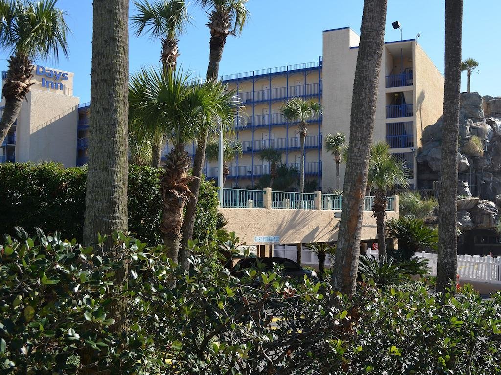 Фото Days Inn by Wyndham Panama City Beach/Ocean Front