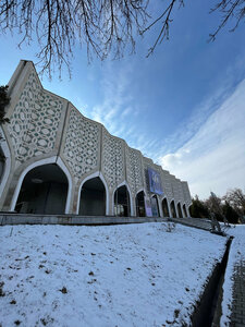 Central Exhibition Hall of the Academy of Arts of Uzbekistan (Sharof Rashidov Street, 40), exhibition center