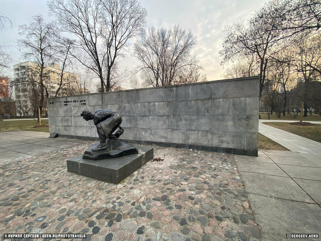 Достопримечательность Скульптура Булыжник -оружие пролетариата, Москва, фото