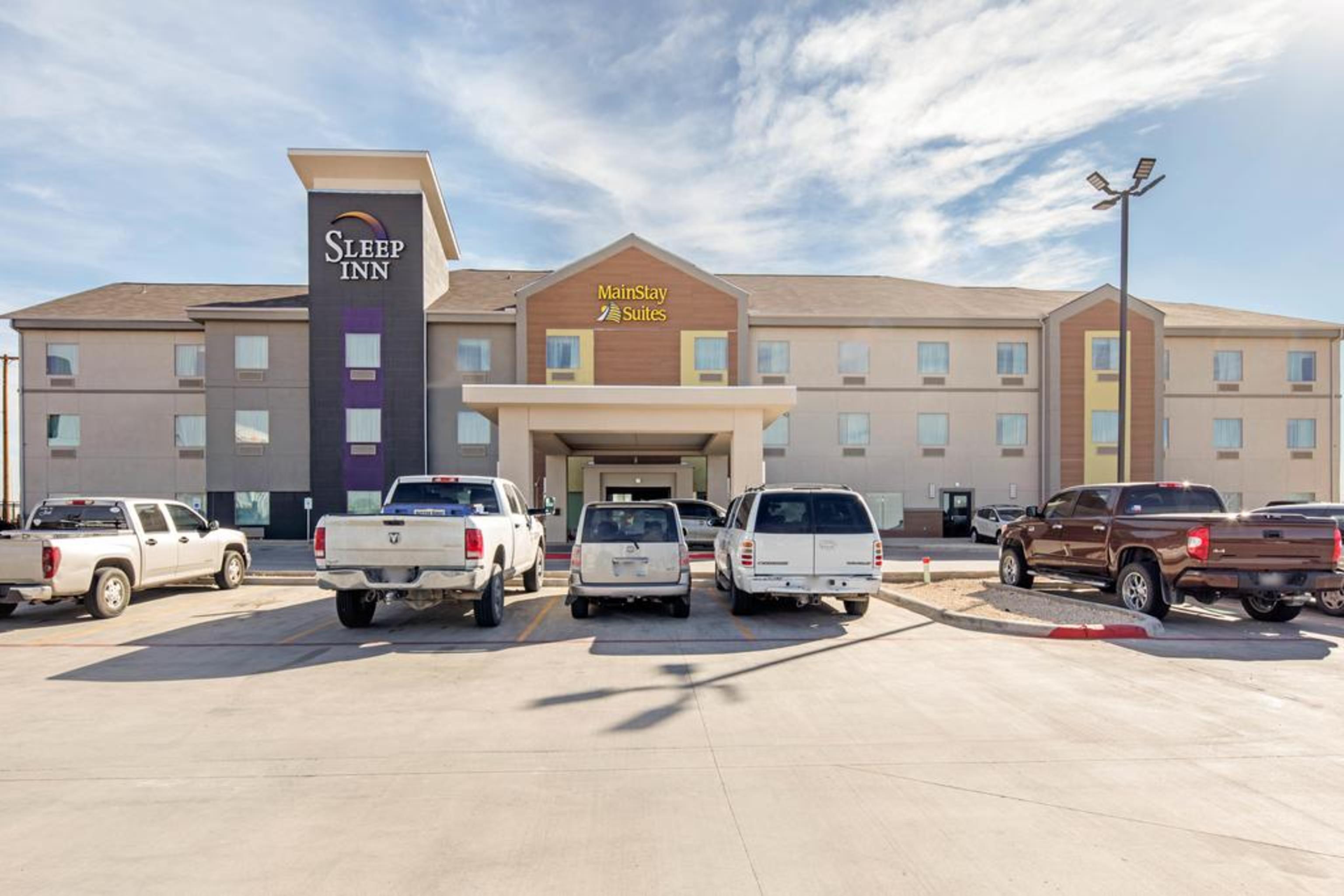 Фото Mainstay Suites