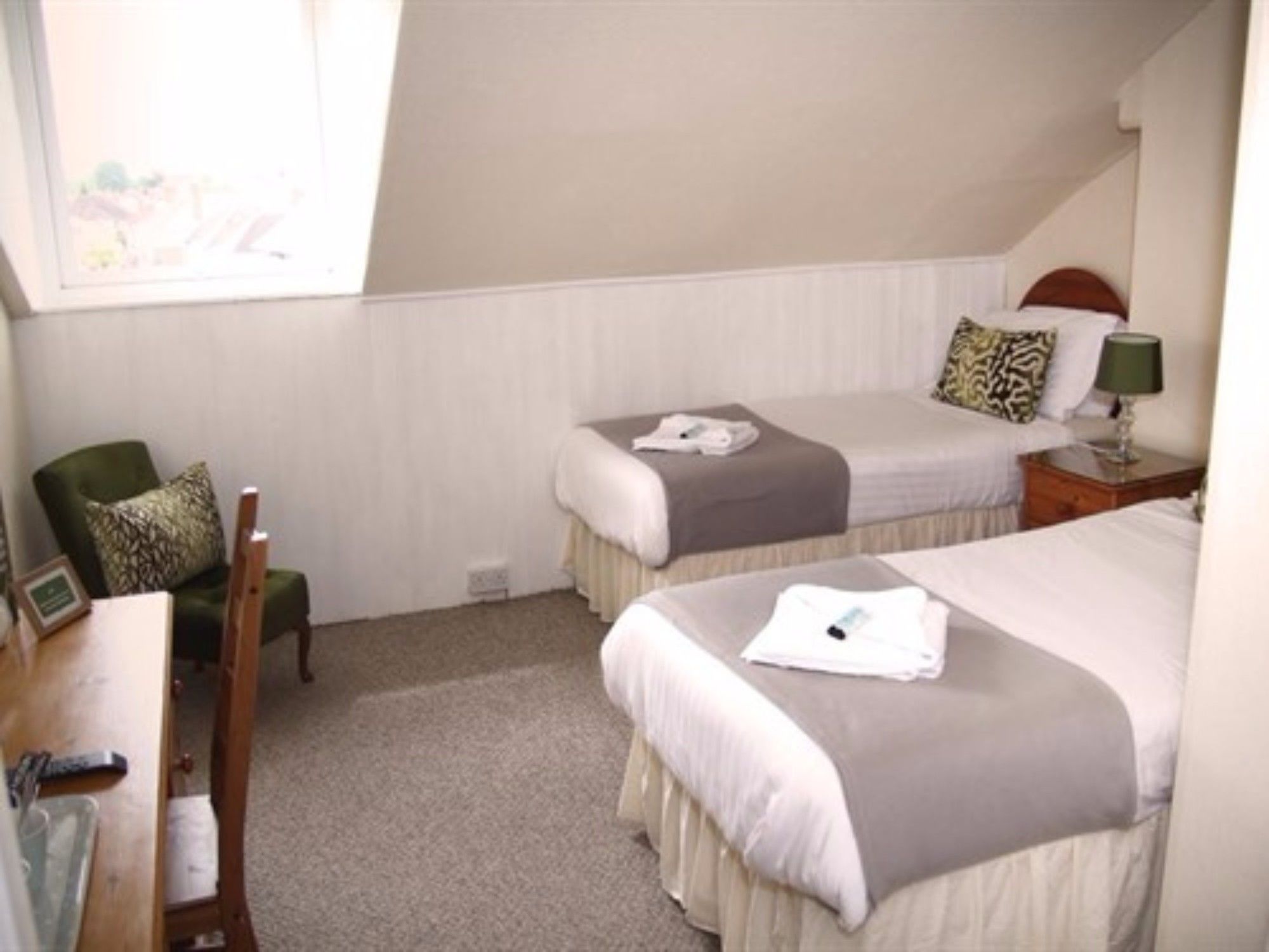 Фото Lowdens Guest House