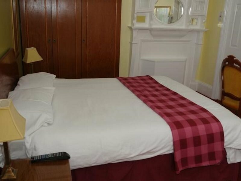 Фото Wimblehurst Hotel