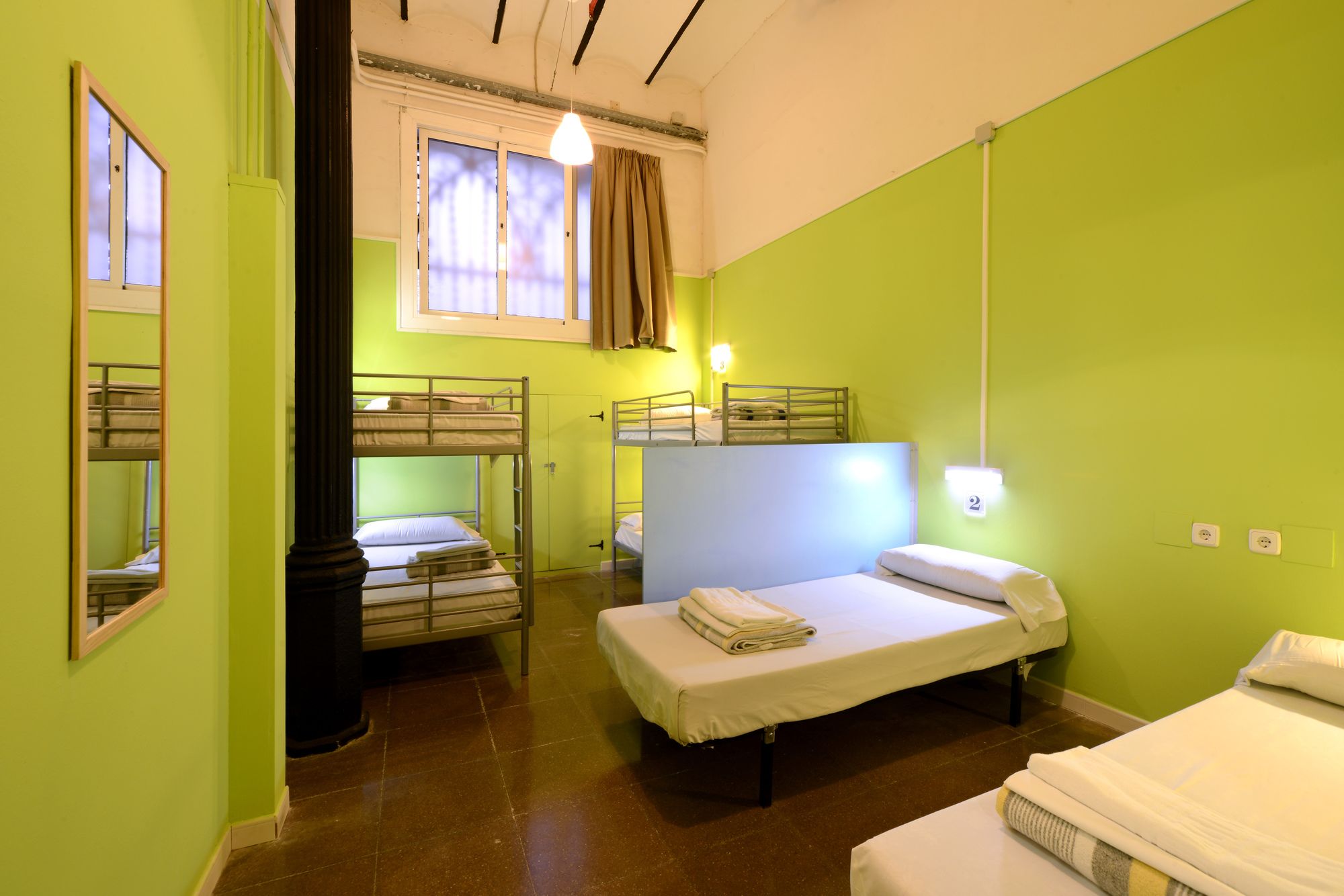 Фото Safestay Barcelona Gothic