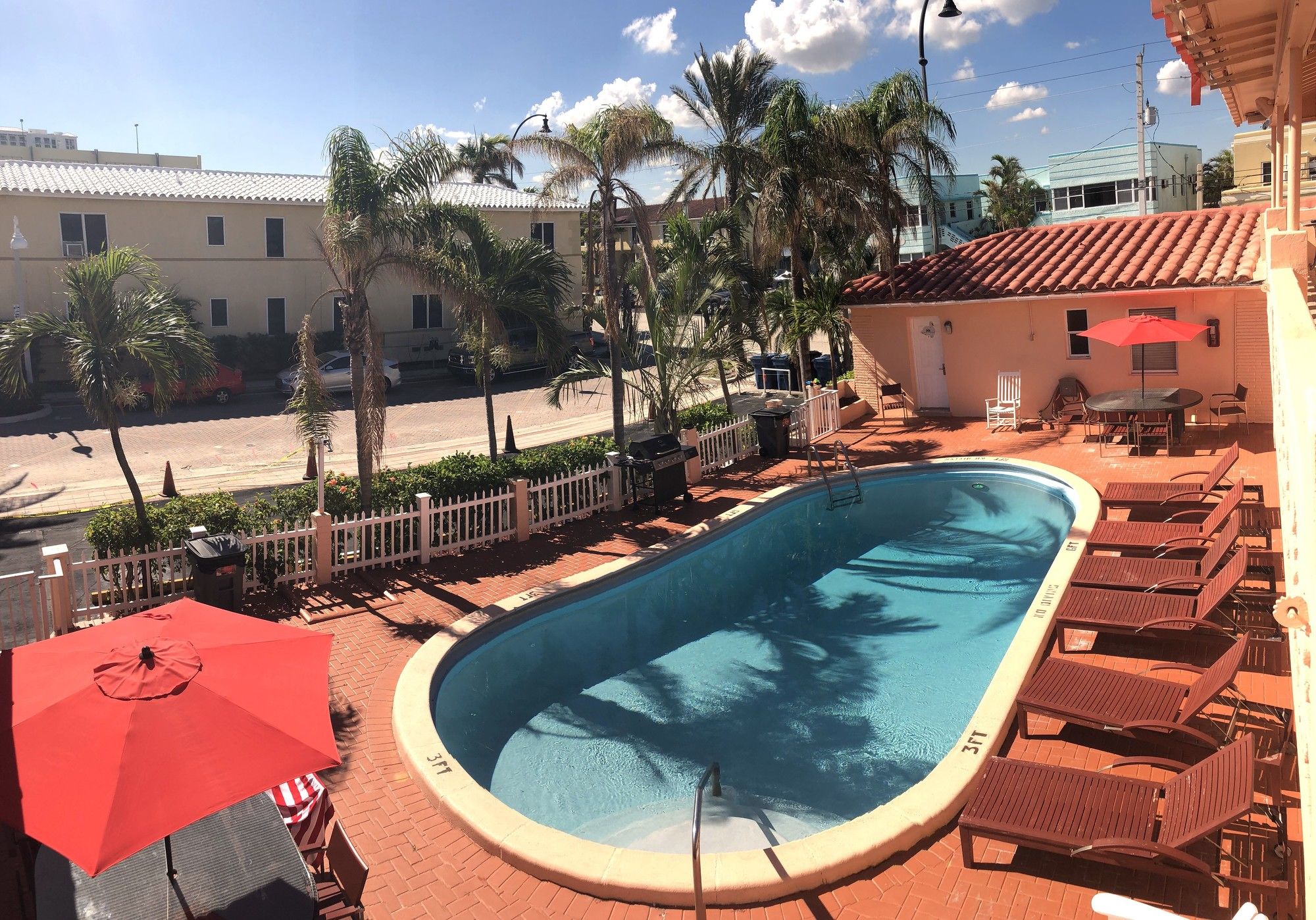 Фото Hollywood Beach Swan