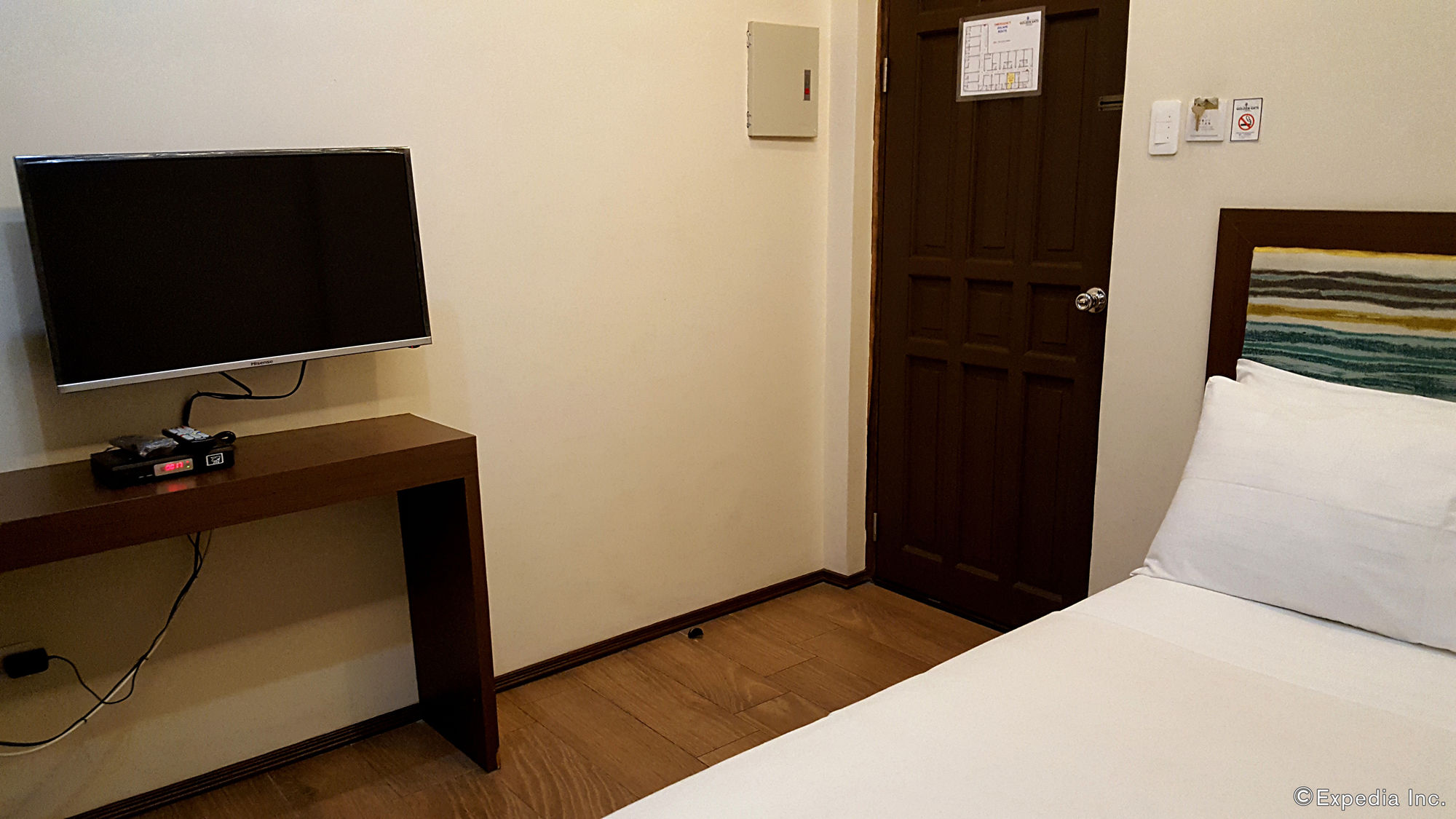 Фото Golden Gate Suites