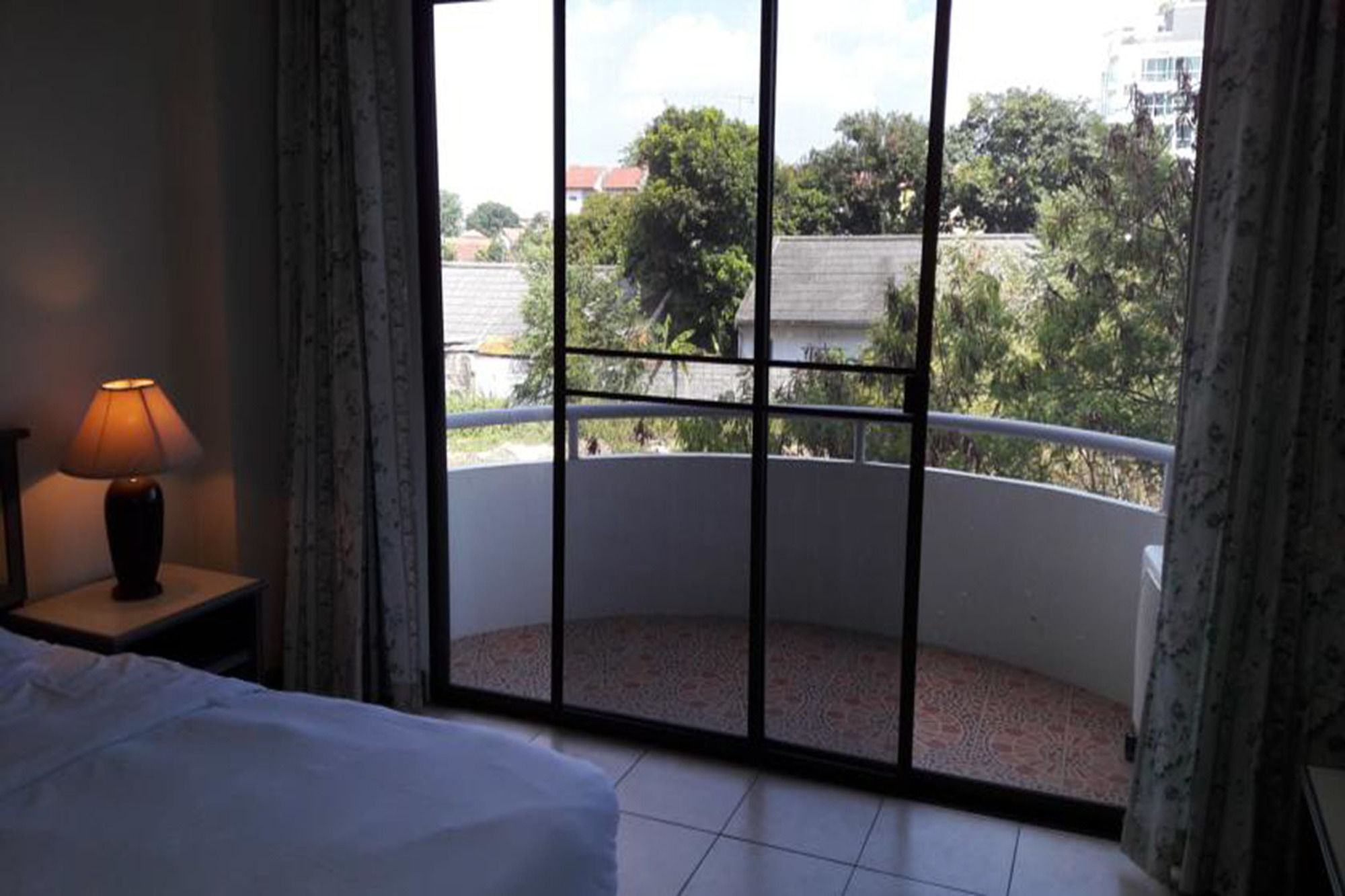 Фото Garden Paradise Hotel & Serviced Apartment