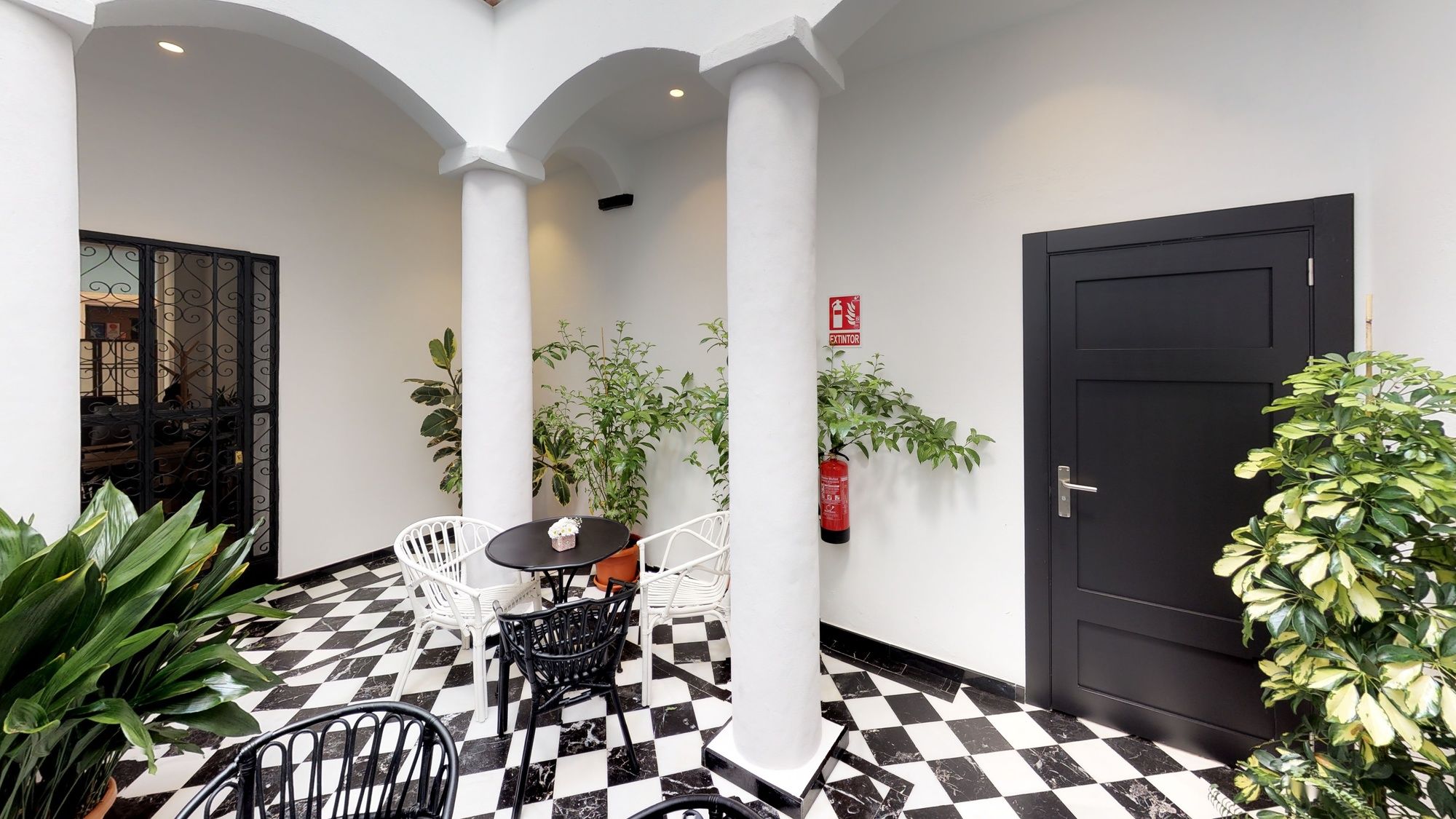 Фото Madeinterranea Suites