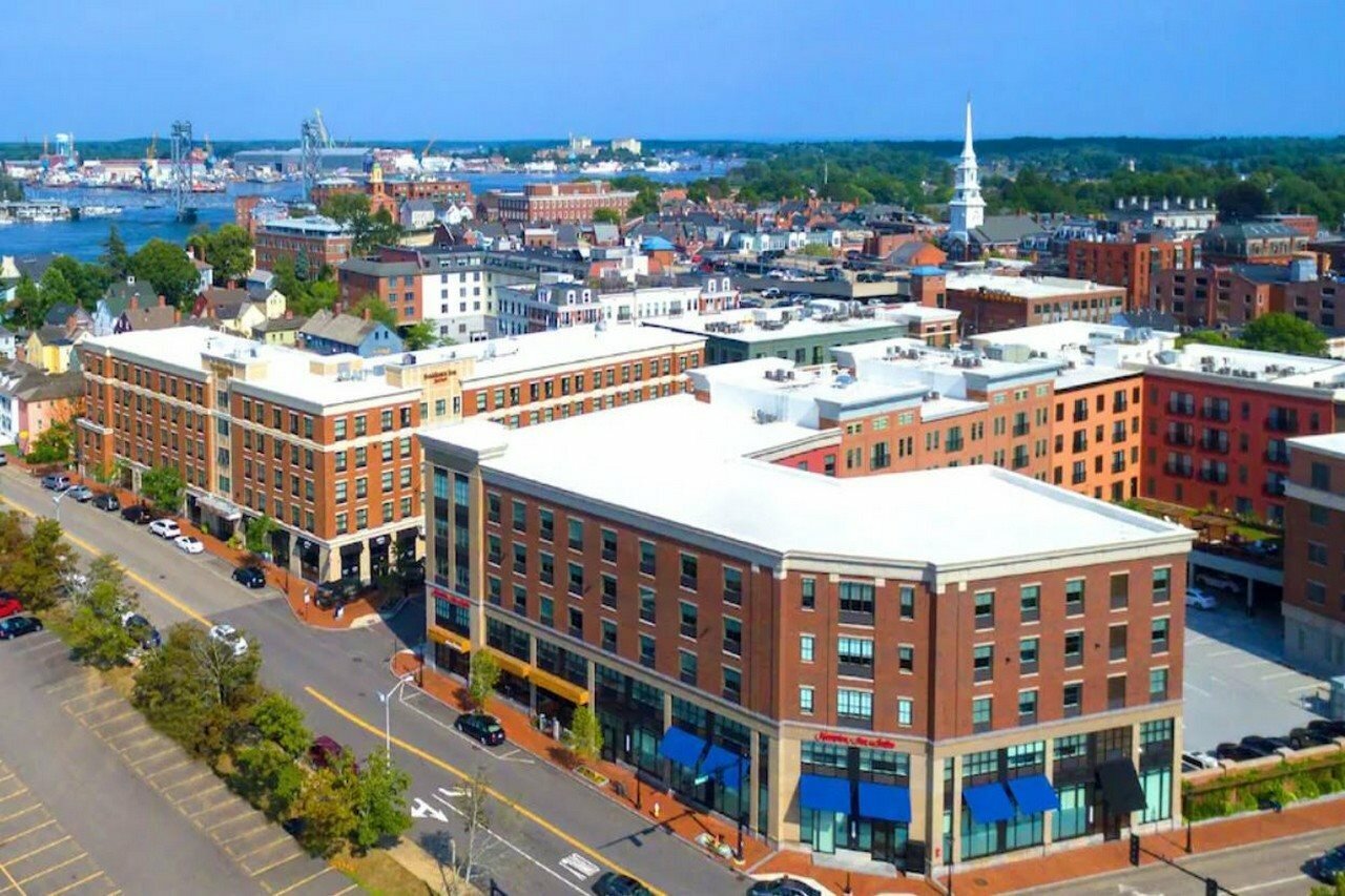 Фото Hampton Inn & Suites Portsmouth Downtown