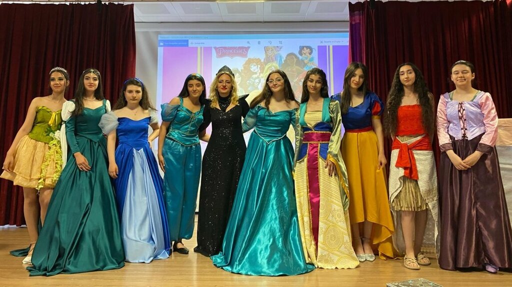 قاعة الجمباز Siyavushpasha Vocational and Technical Anatolia Lyceum ، اسطنبول، صورة