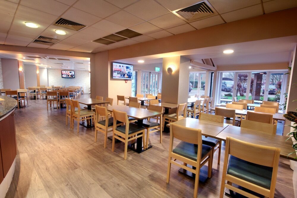 Фото Waterloo Hub Hotel & Suites