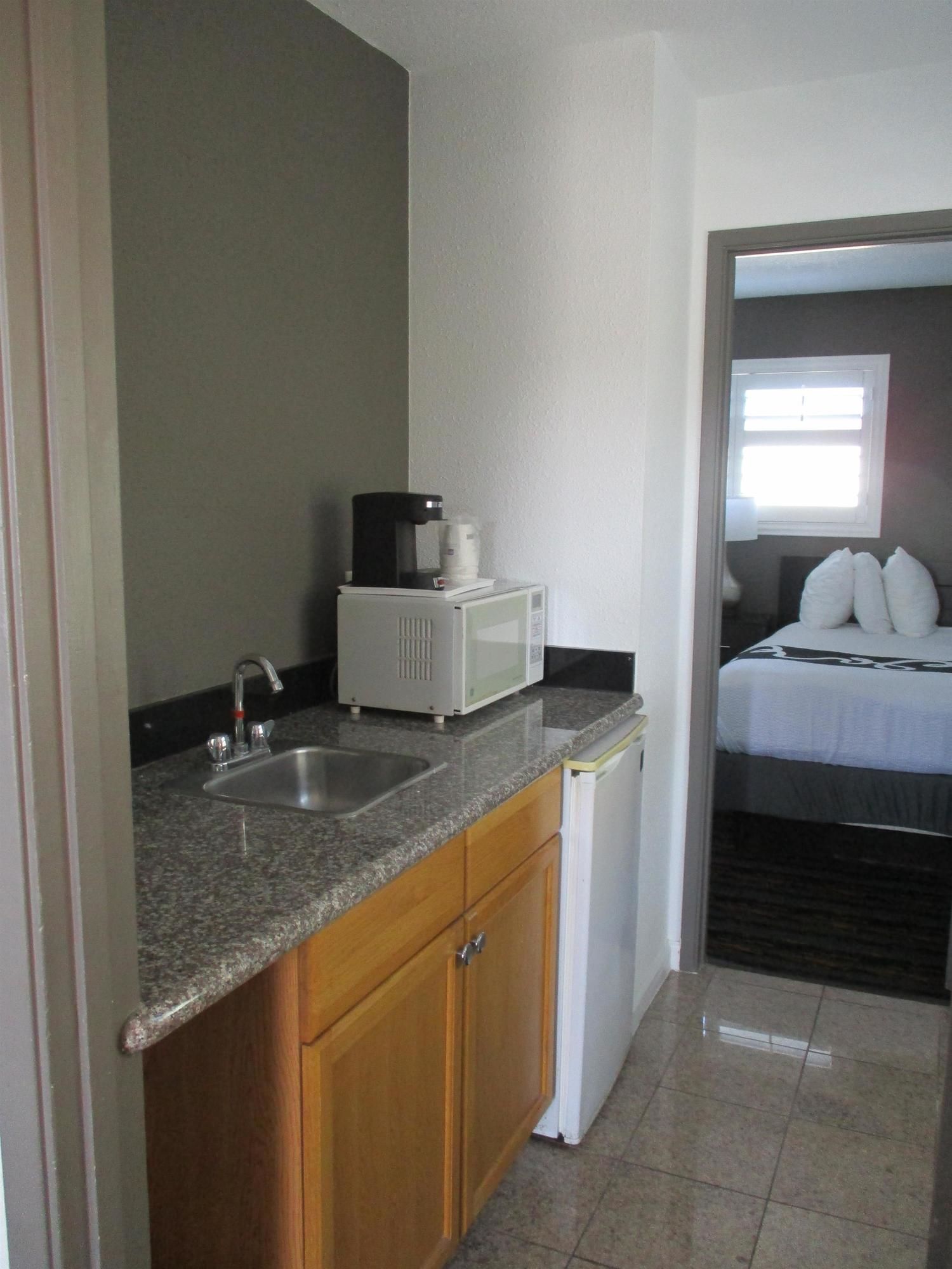 Фото SureStay Hotel by Best Western Seaside Monterey