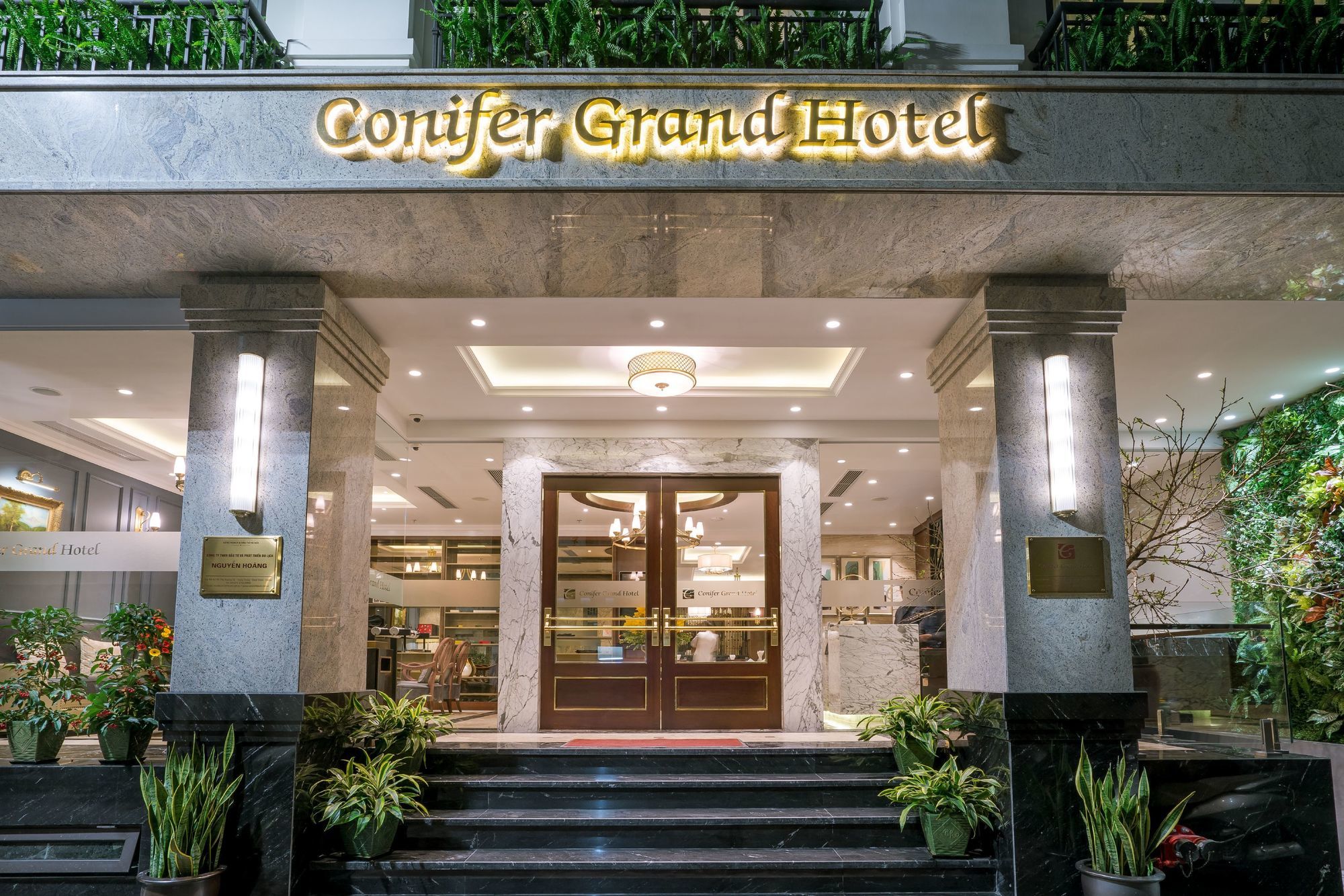Фото Conifer Grand Hotel