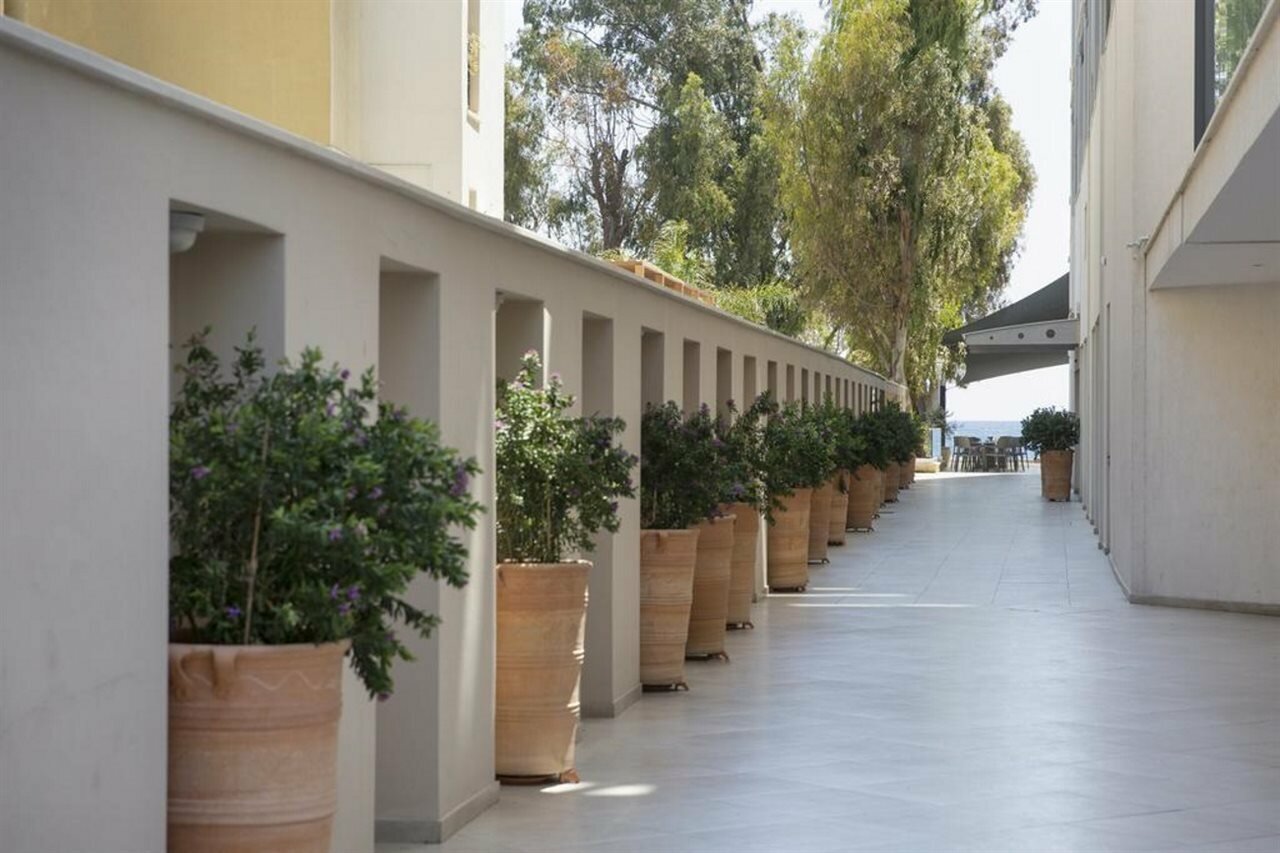 Фото Harmony Bay Hotel