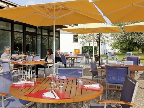 Гостиница Novotel Paris Saclay в Версале