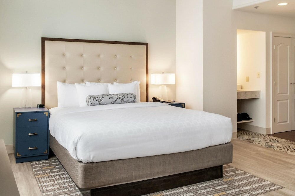 Фото St Charles Coach House, Ascend Hotel Collection